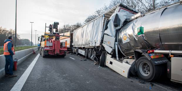 Gros carambolage sur l'E19: "Il y a des voitures un peu ...